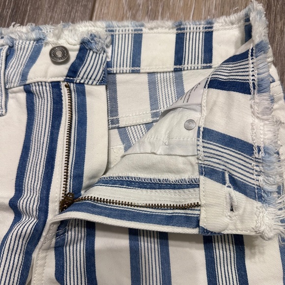 🛍️ 98 % Cotton 2% Spandex 3” shorts white/blue Size S - Picture 8 of 11